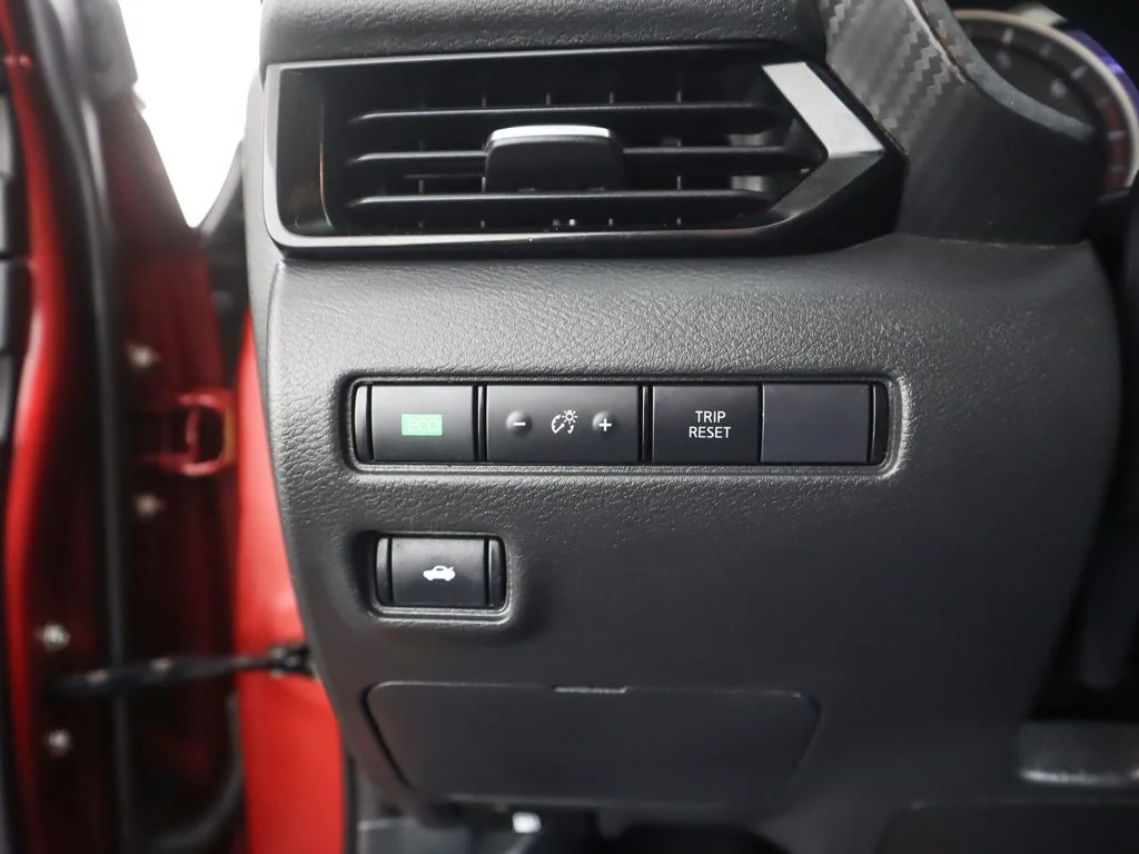 Used 2022 Scarlet Nissan SV image 34