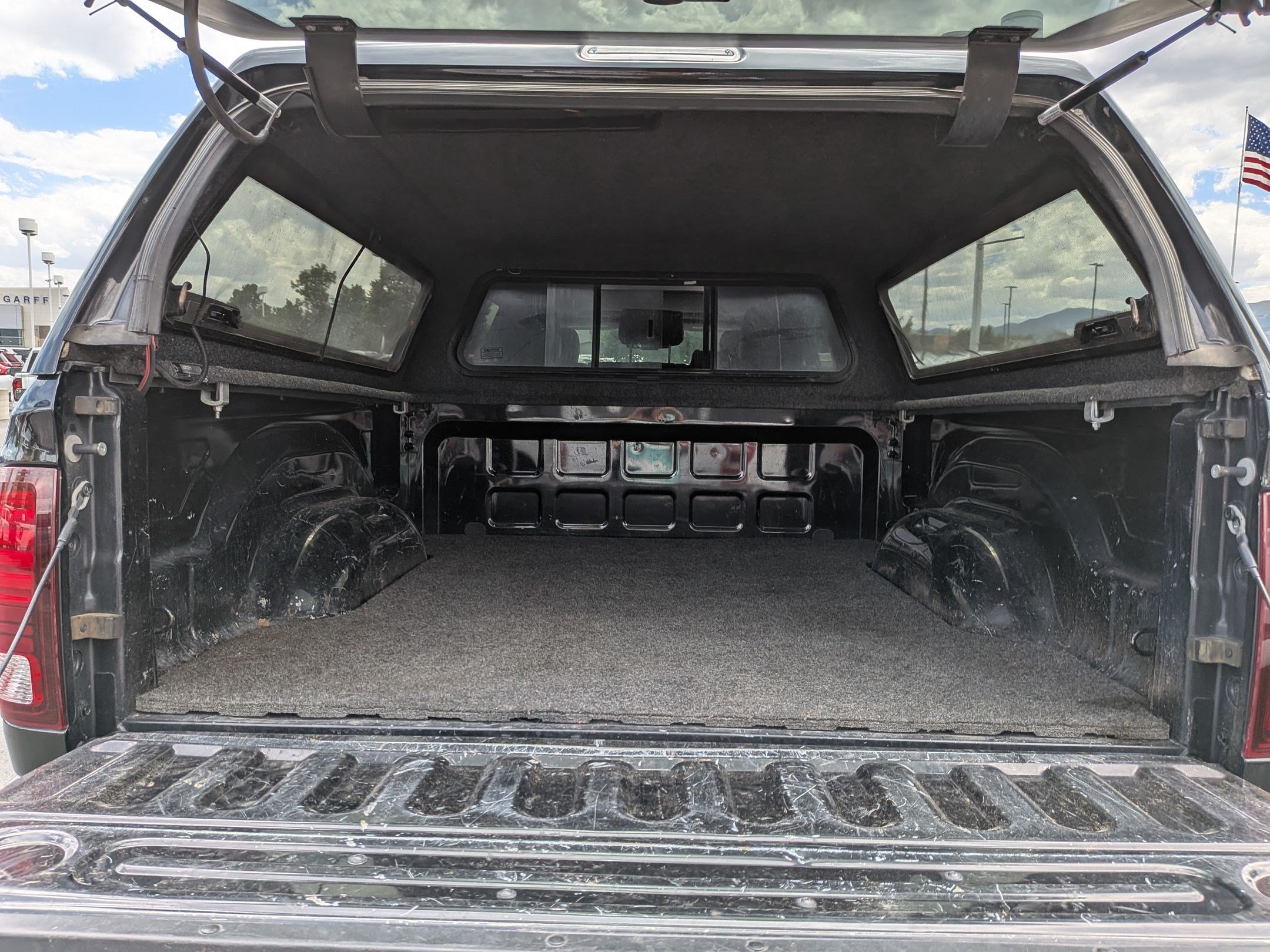 Used 2018 Brilliant Black Crystal Pearlcoat Ram Laramie image 30