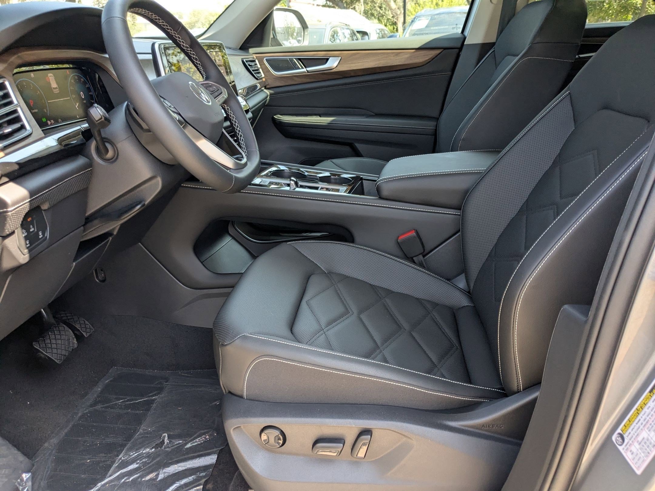 New 2026 Silver Mist Metallic Volkswagen 2.0T SE w/Technology image 5