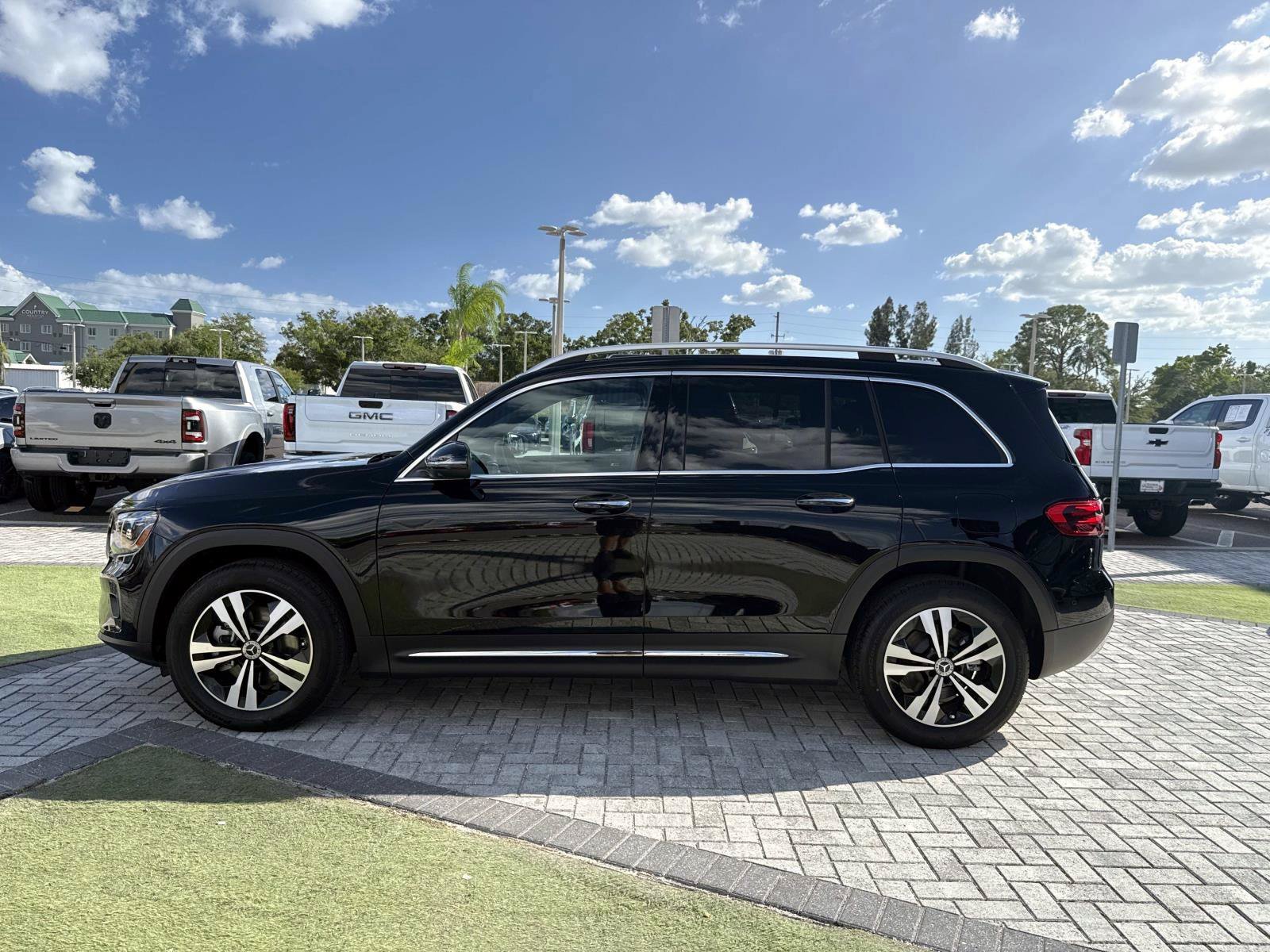 New 2026 Black Mercedes-Benz 250 SUV image 3