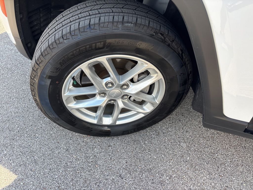 Certified Used 2025 White Jeep Laredo X image 40