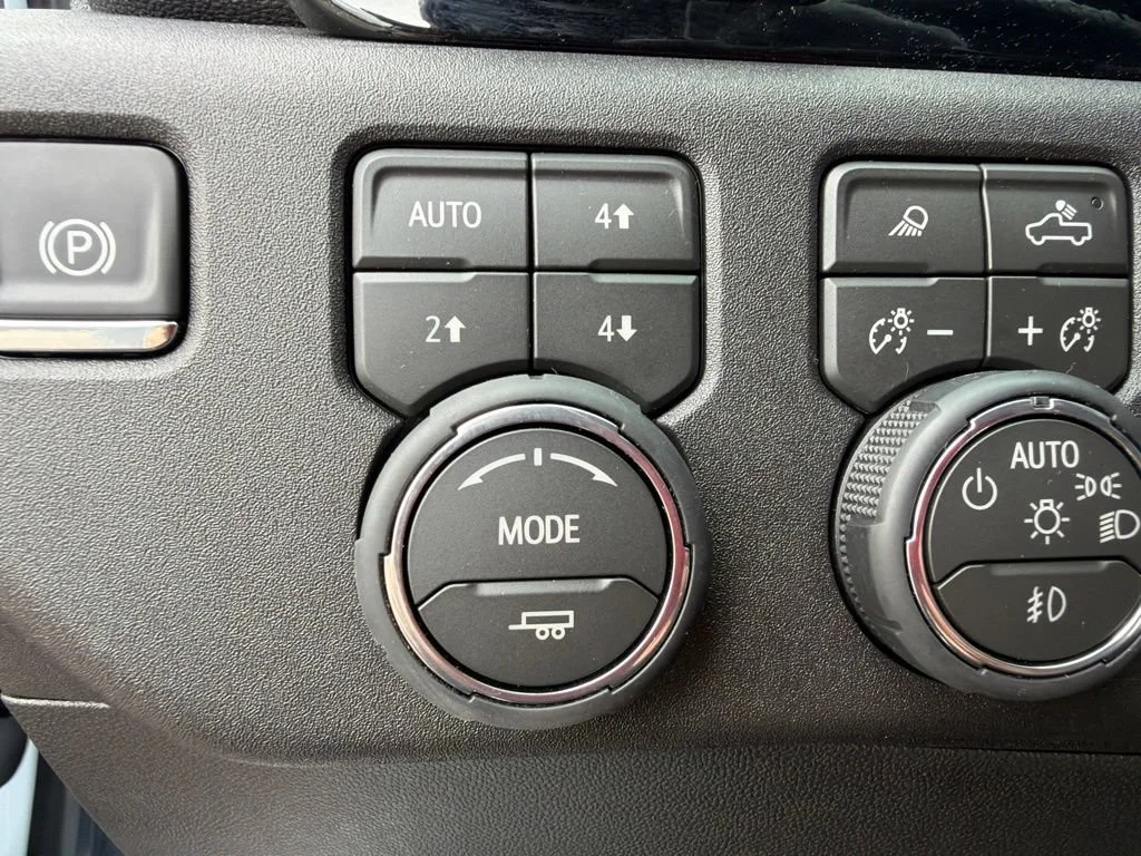Used 2026 Polar White Tricoat Chevrolet LTZ image 32