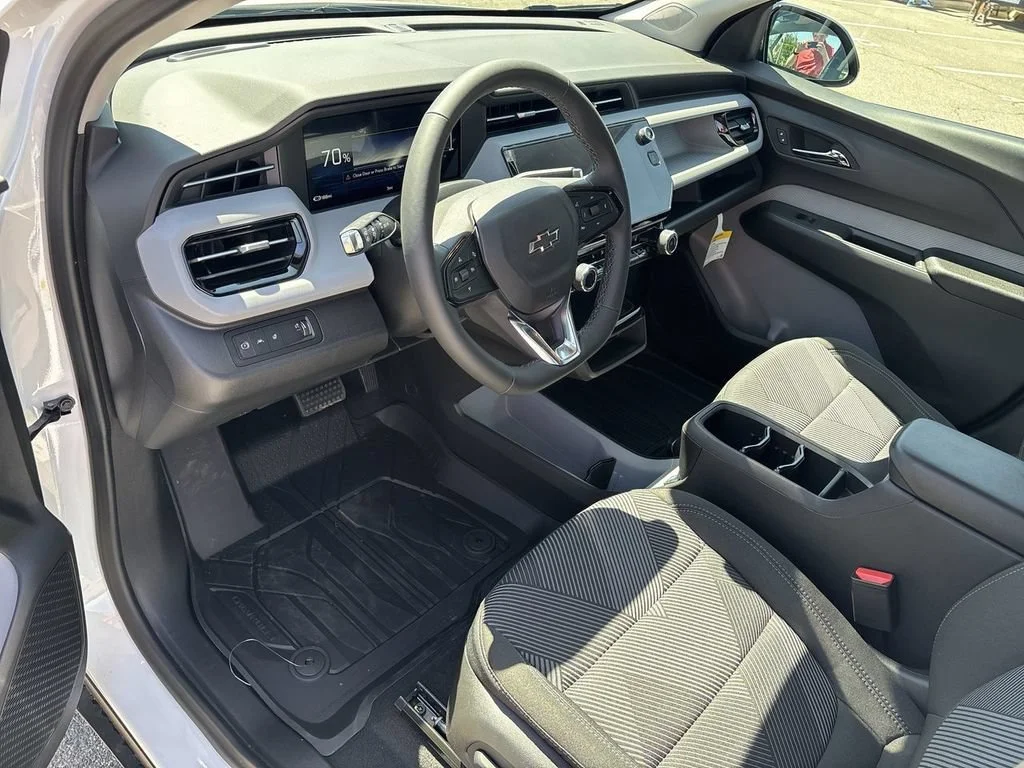 New 2027 Summit White Chevrolet LT image 11