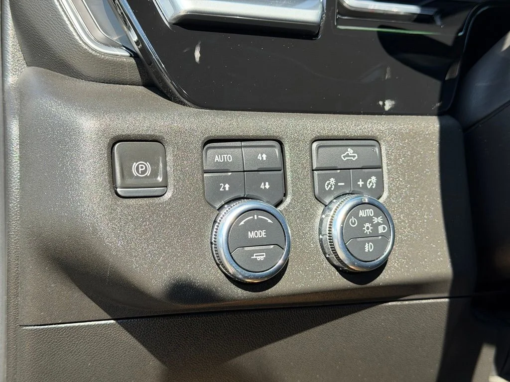 Used 2022 Gray GMC Elevation image 22