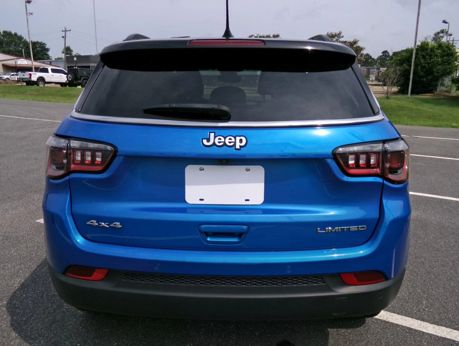 Used 2025 Hydro Blue Pearlcoat Jeep Limited image 4
