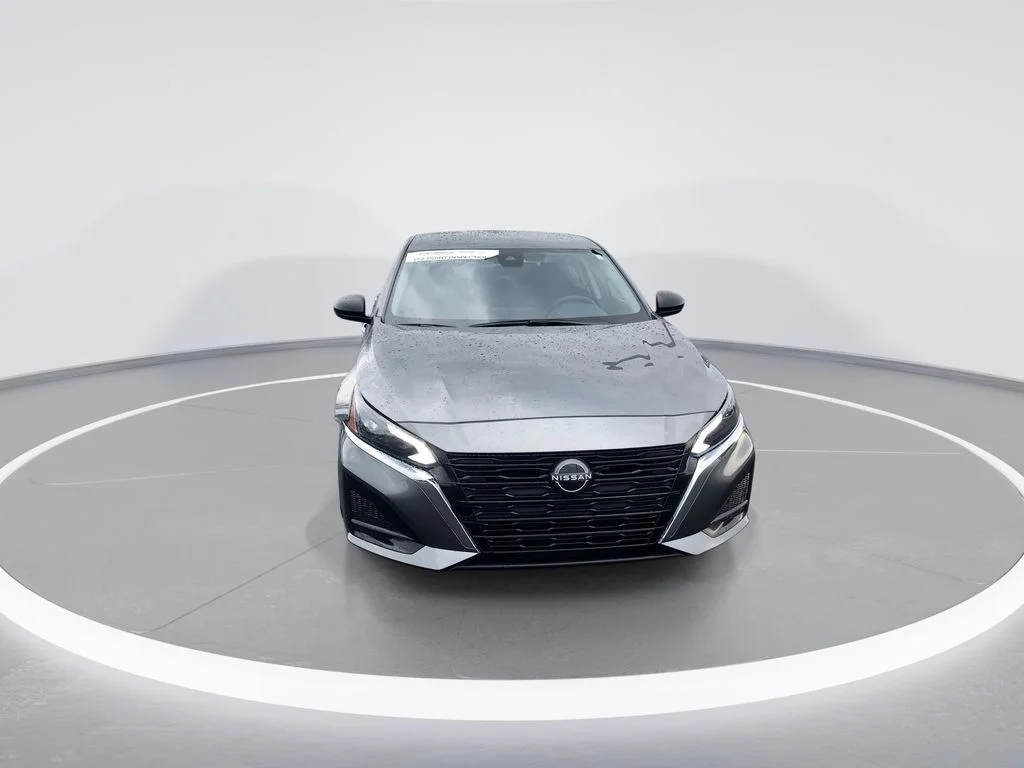 Used 2024 Gray Nissan 2.5 SV image 3