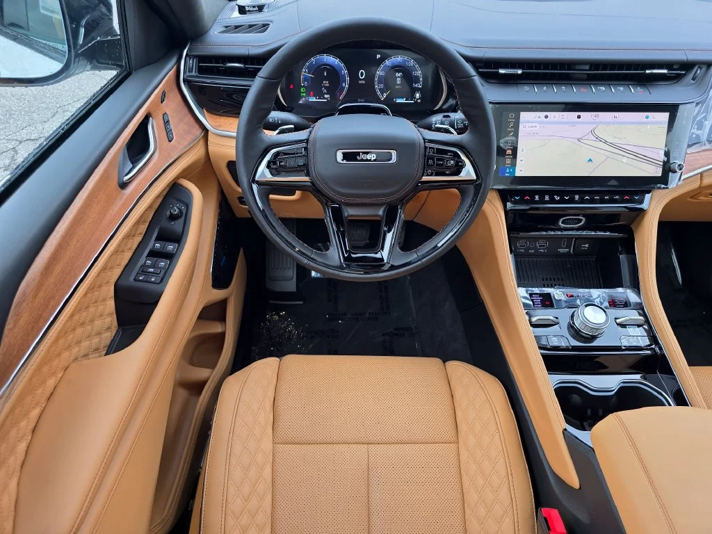New 2027 White/off-white Jeep Summit image 30