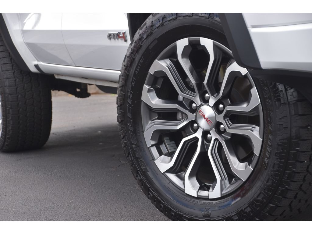 Used 2024 Summit White GMC 4WD AT4 image 10