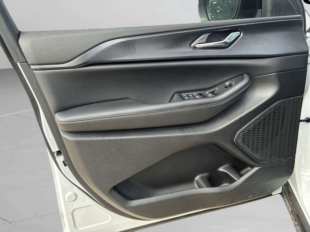 New 2025 White Jeep Laredo X image 35