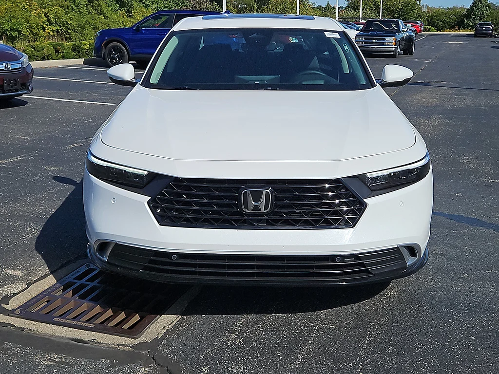 New 2026 Platinum White Pearl Honda Touring image 6