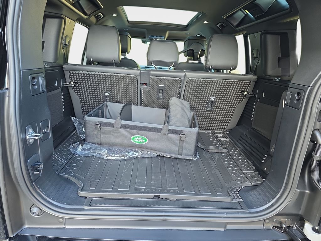 New 2026 Fuji White Land Rover X-Dynamic SE image 10
