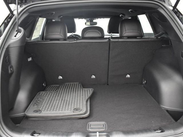 New 2026 Diamond Black Crystal Pearl-Coat Exterior Paint Jeep Latitude image 7