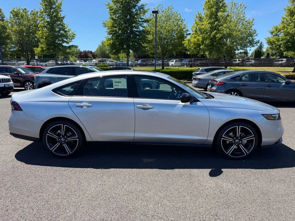 New 2026 Solar Silver Metallic Honda SE image 9