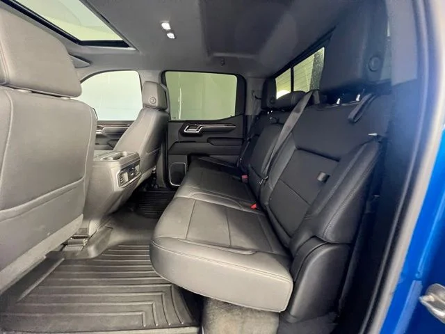 Used 2022 Blue Metallic GMC Elevation image 11