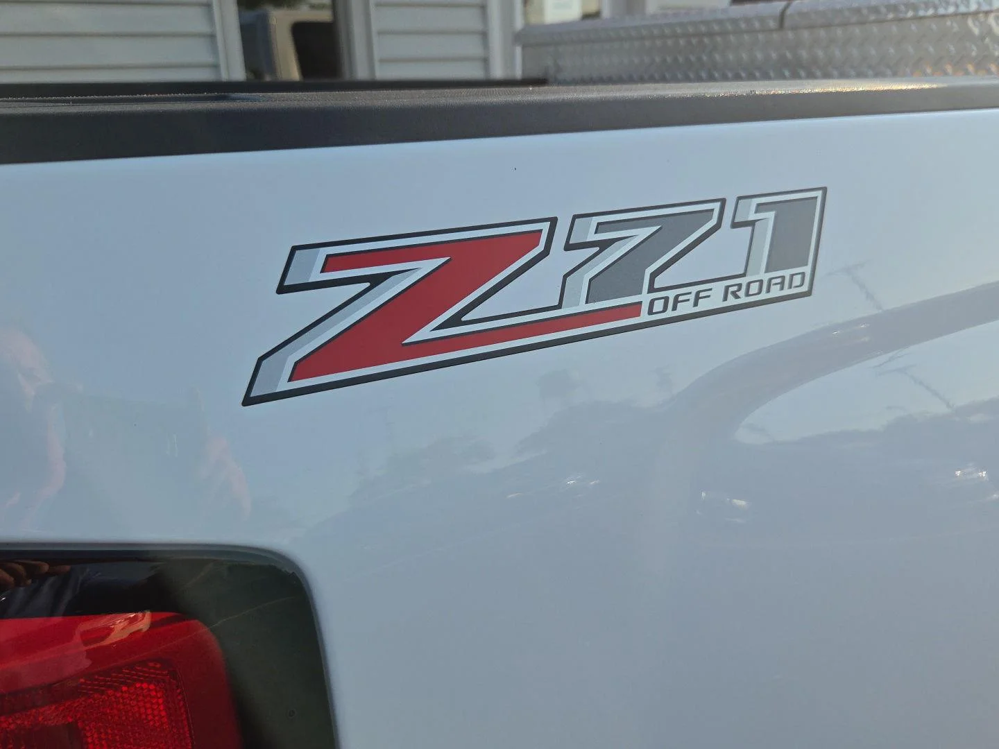 Used 2015 SUMMIT WHITE Chevrolet LT image 4