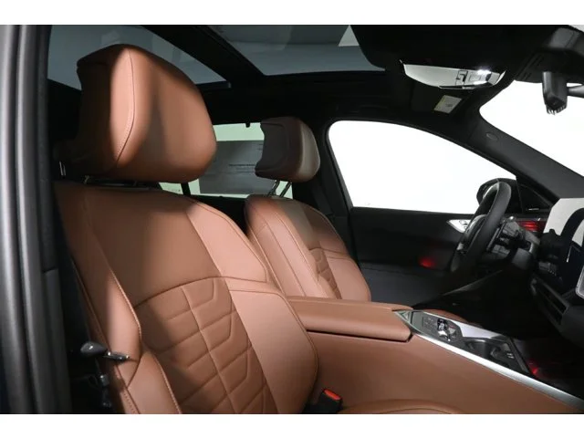 New 2027 Vancouver Green Metallic BMW 40 xDrive image 30