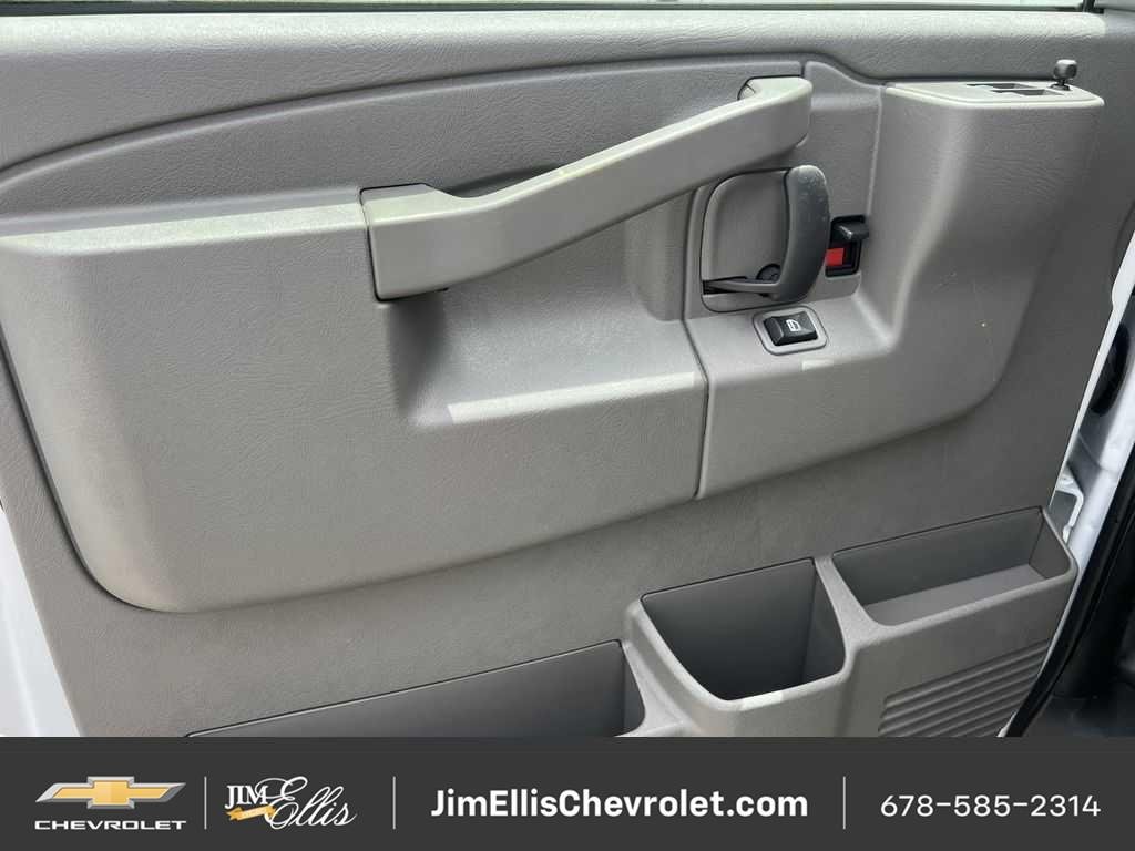 2025 Chevrolet Express Cargo Work Van - Photo 8