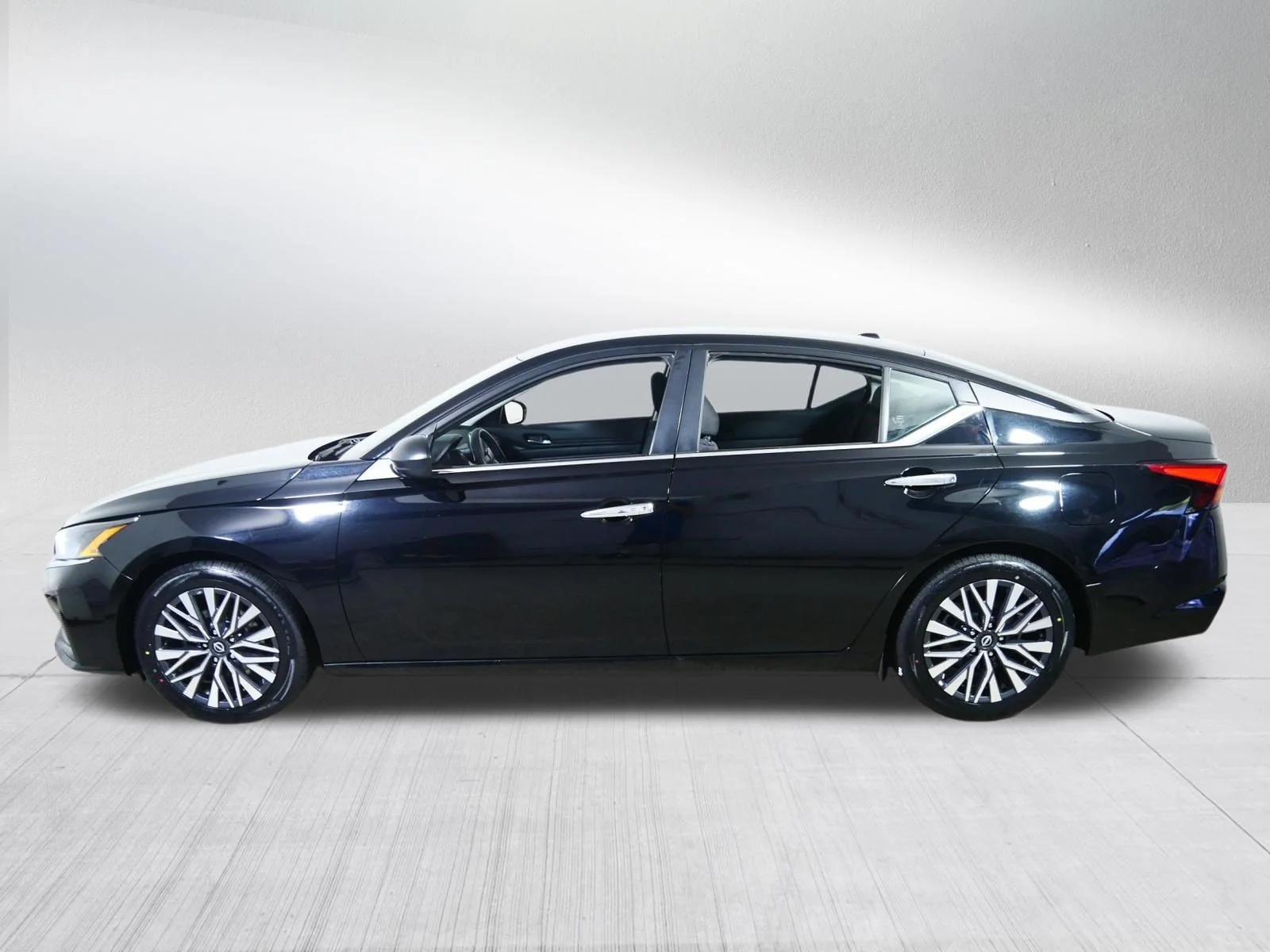 Used 2025 Super Black Nissan SV image 4