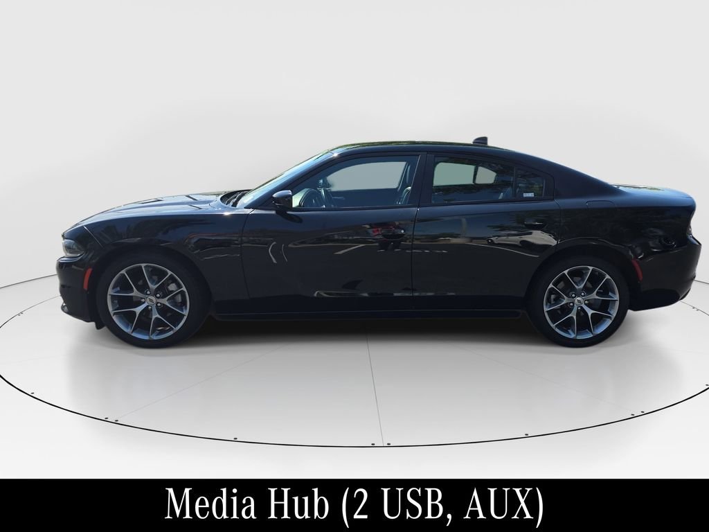 Used 2022 Black Dodge SXT image 9