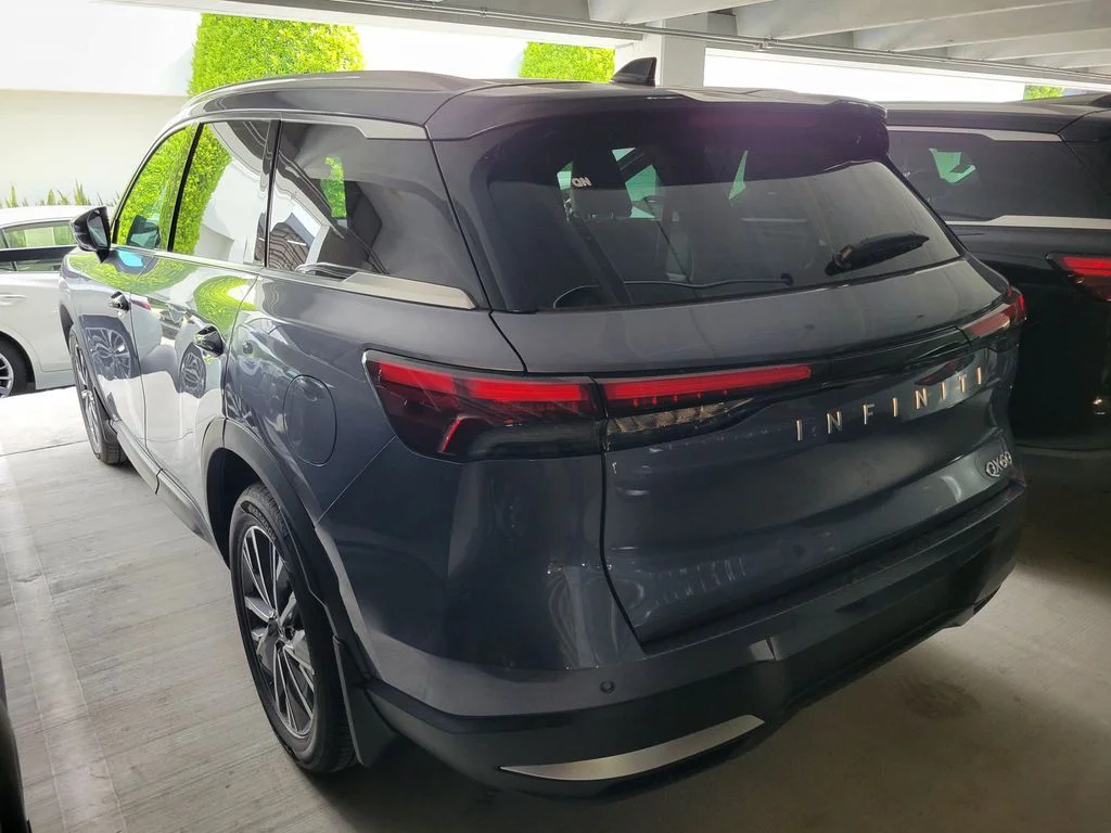 New 2027 MOONBOW BLUE INFINITI Luxe FWD image 4