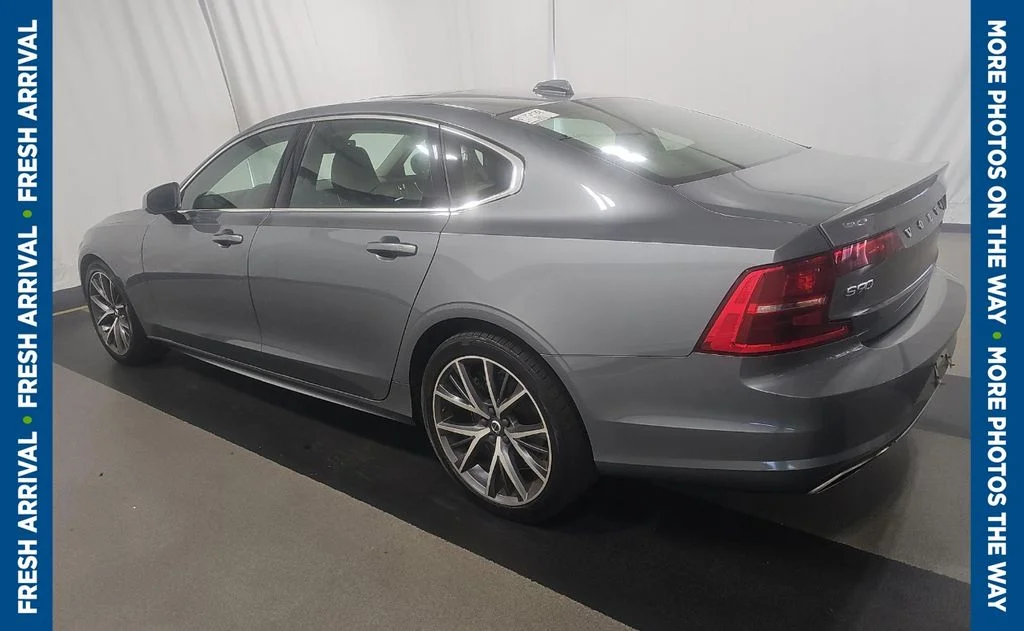 Certified Used 2019 Gray Volvo T6 Momentum image 2