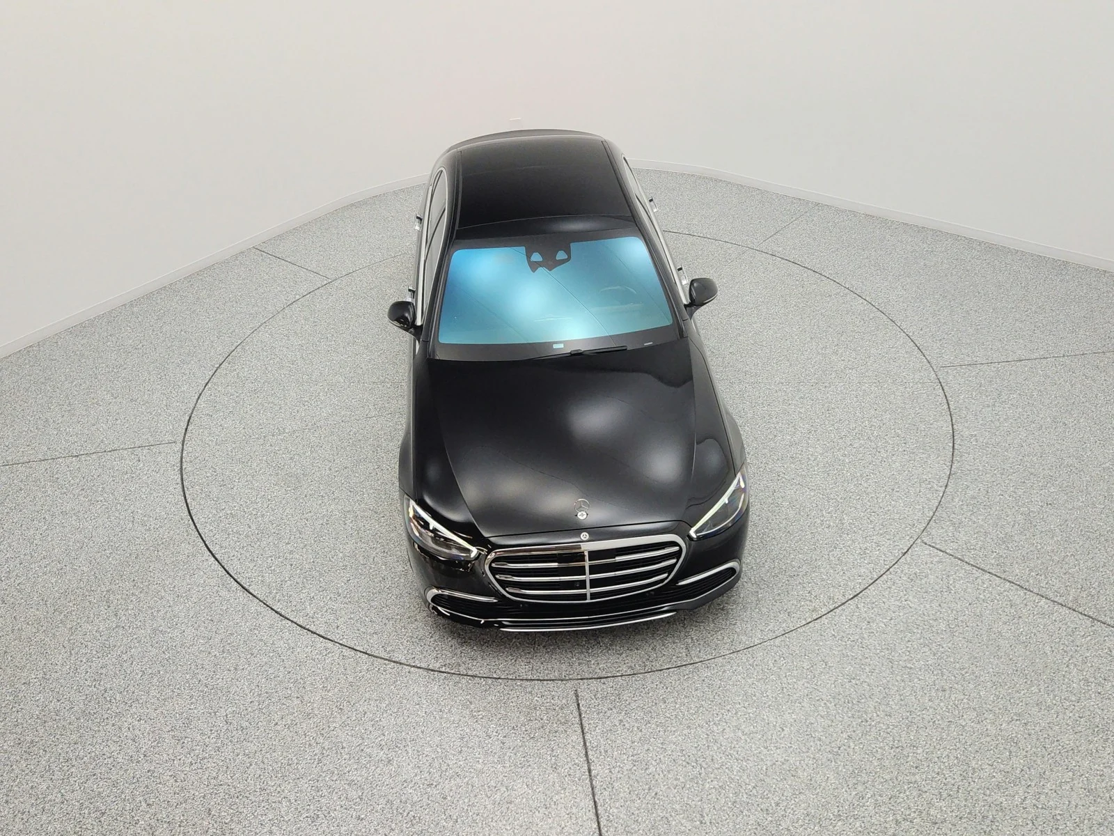 Used 2023 Obsidian Black Mercedes-Benz S 580e 4MATIC® Sedan image 10
