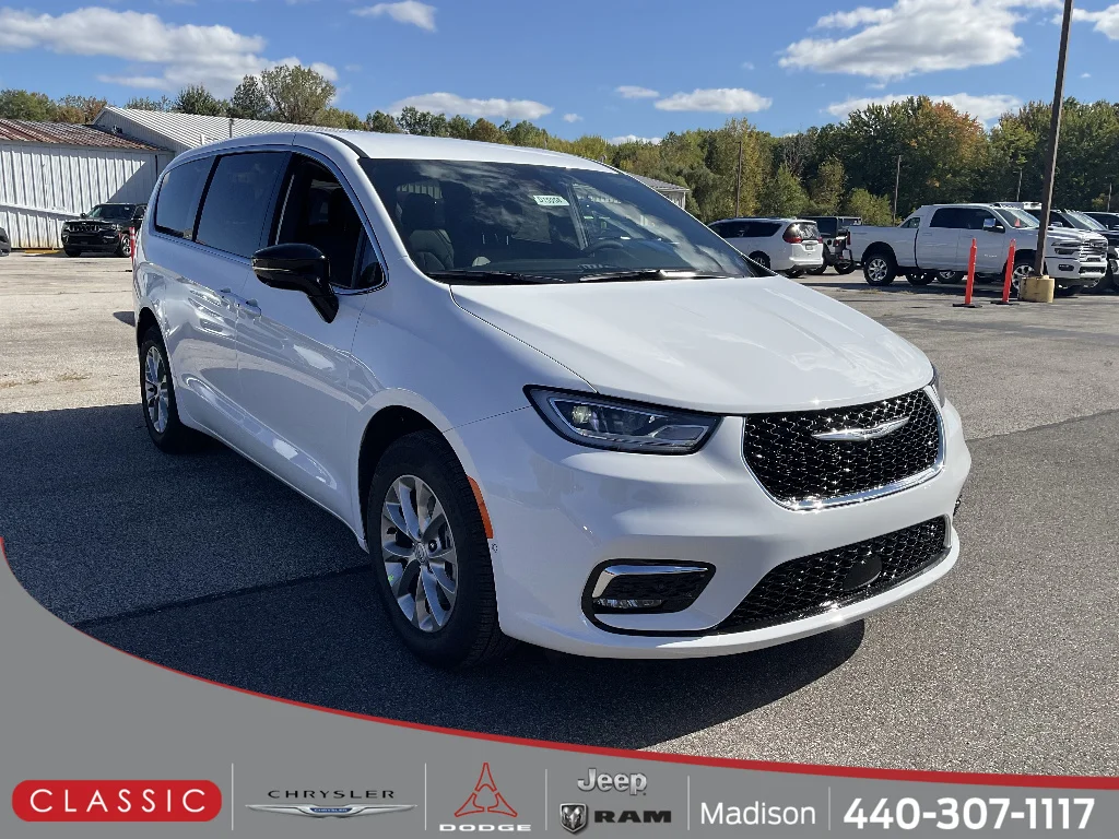2026 Chrysler Pacifica Select AWD's photo
