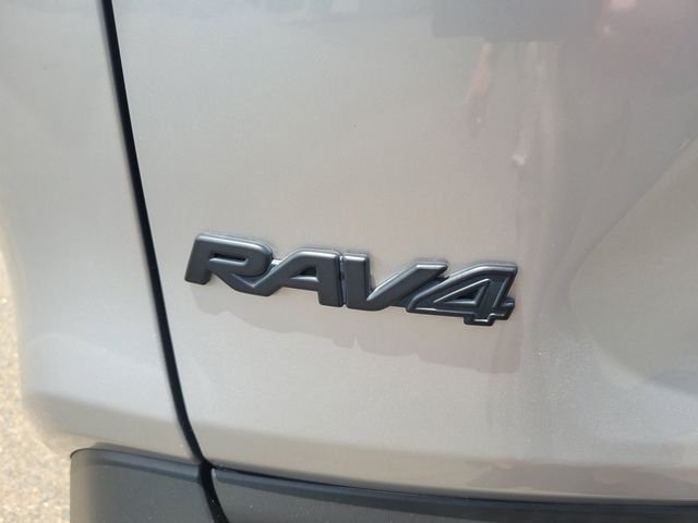 Used 2022 Silver Toyota XLE Premium image 10