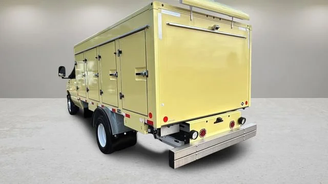 Used 2022 Yellow Ford CUTWY image 39