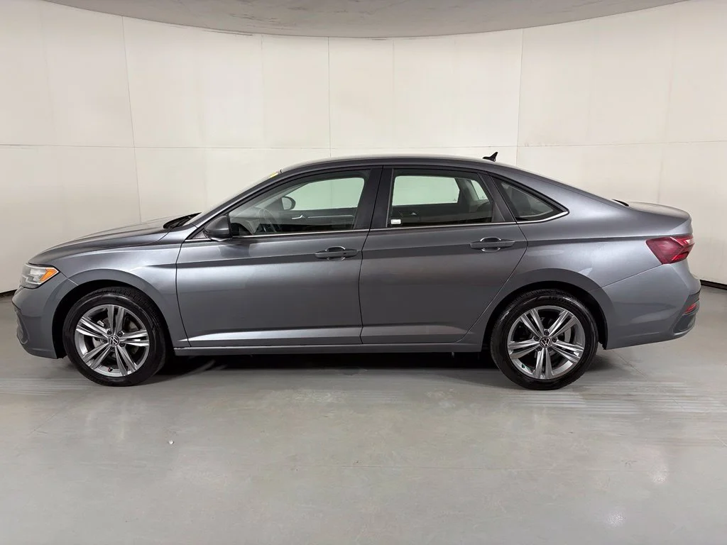 Used 2024 Gray Volkswagen 1.5T SE image 5