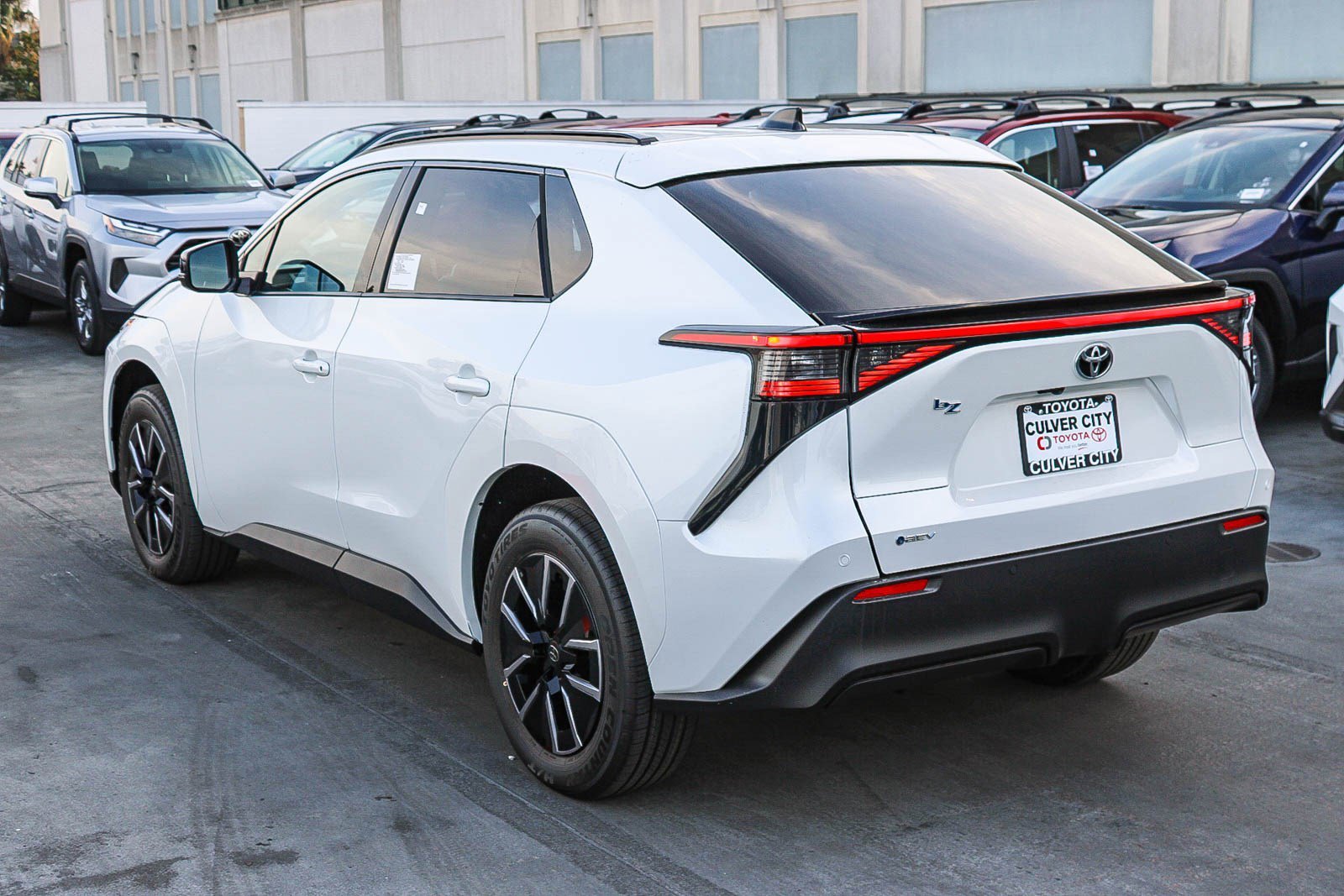New 2026 Wind Chill Pearl <sup>1</sup> Toyota  XLE image 6