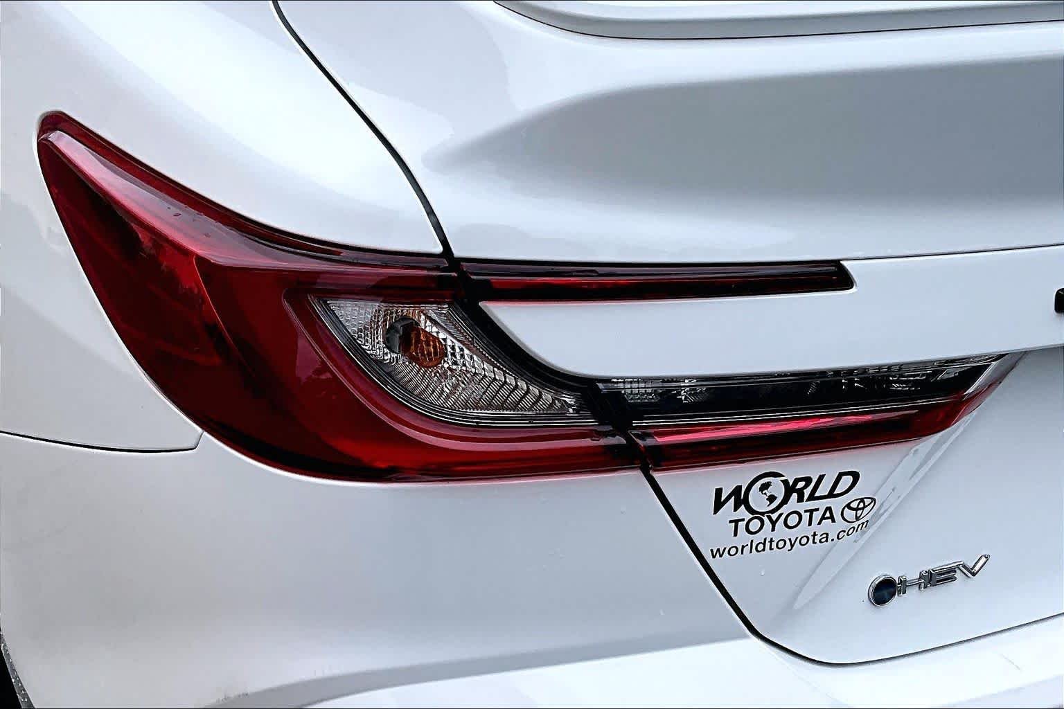 Used 2025 Ice Cap Toyota SE image 29