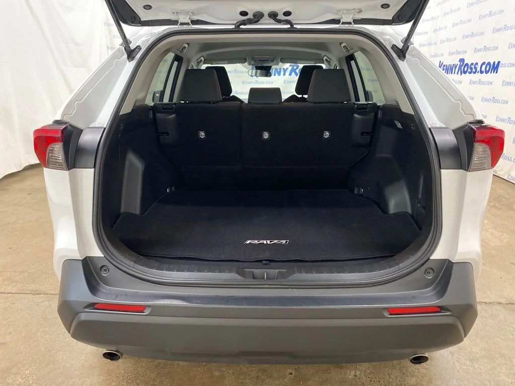 Used 2019 White Toyota LE image 14