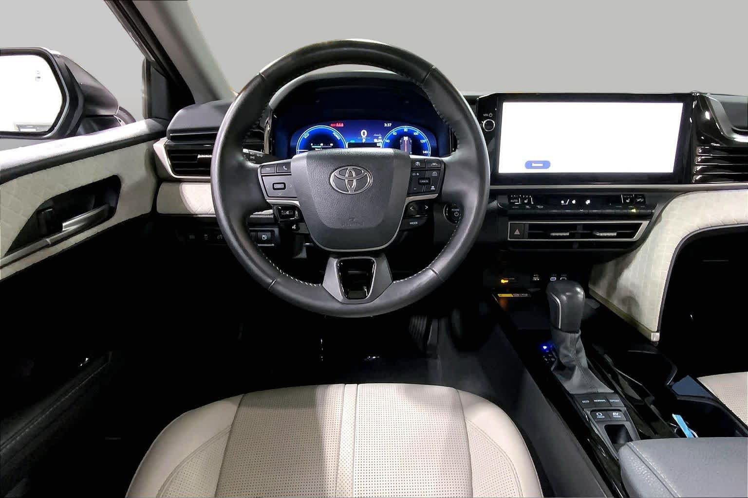 2025 Toyota Camry XLE - Photo 6