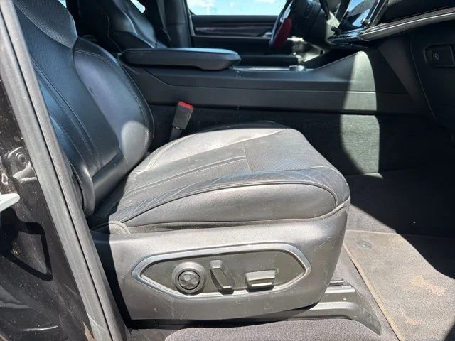 Used 2023 Black Jeep Base image 24