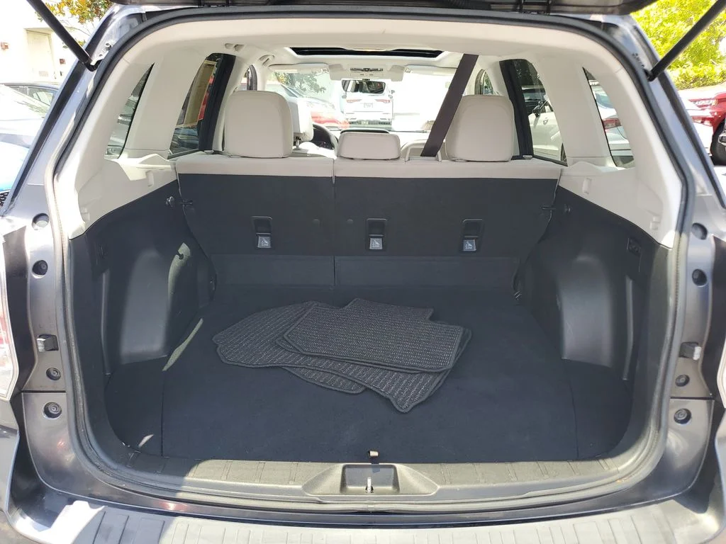 Used 2017 Gray Subaru 2.5i Premium image 10