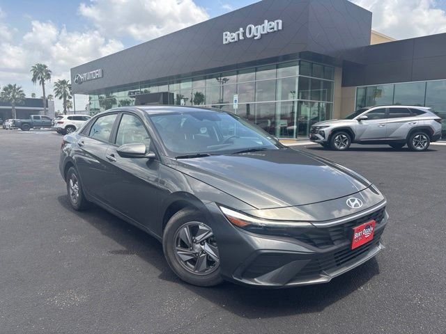 Used 2025 Gray Hyundai SE image 1