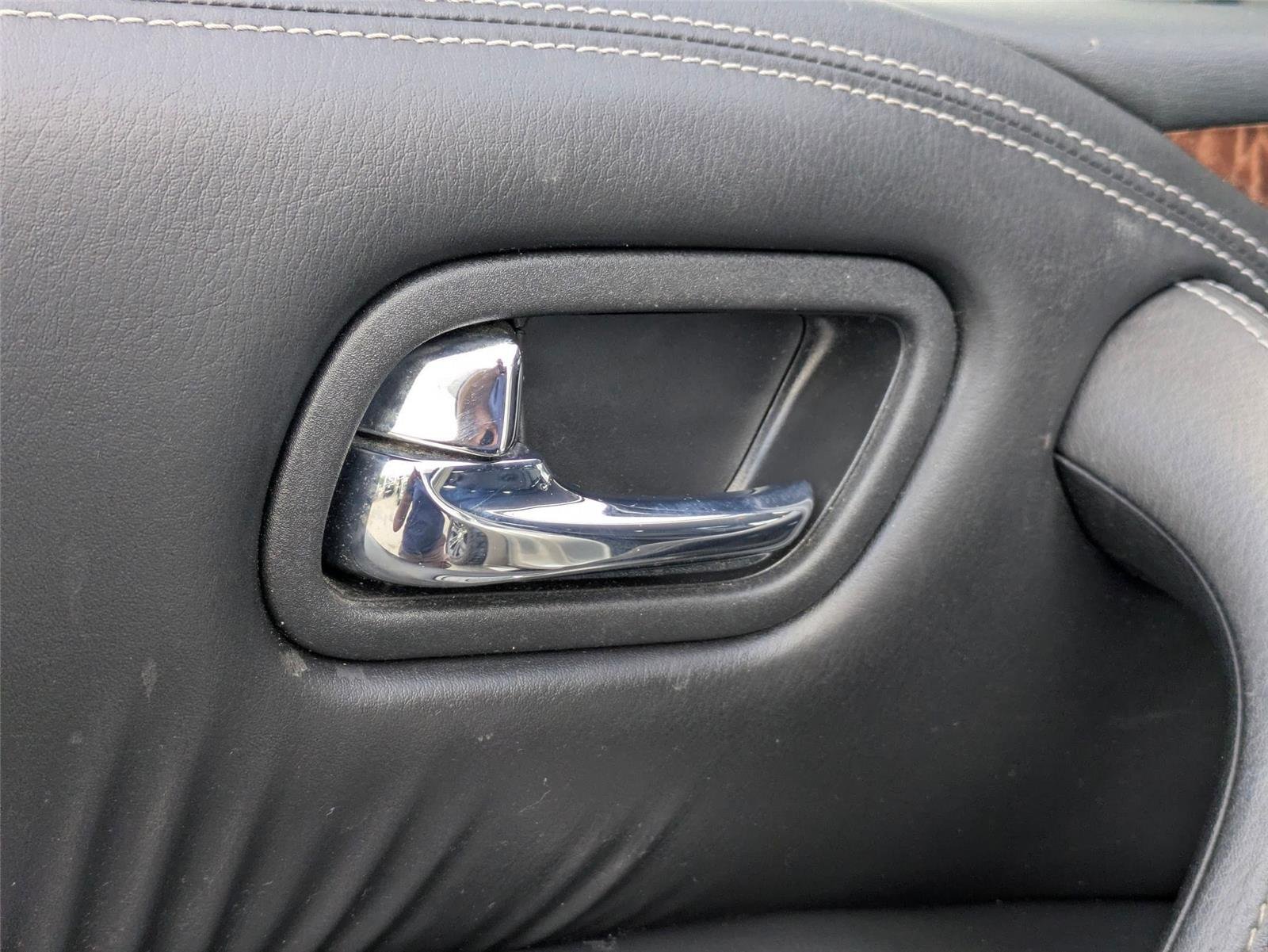 Used 2017 Brilliant Silver Nissan Platinum image 27