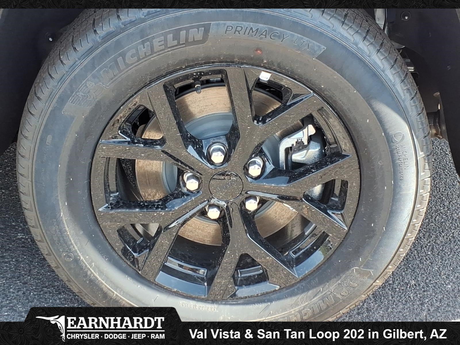 New 2026 Silver Zynith Exterior Paint Jeep Laredo Altitude image 5