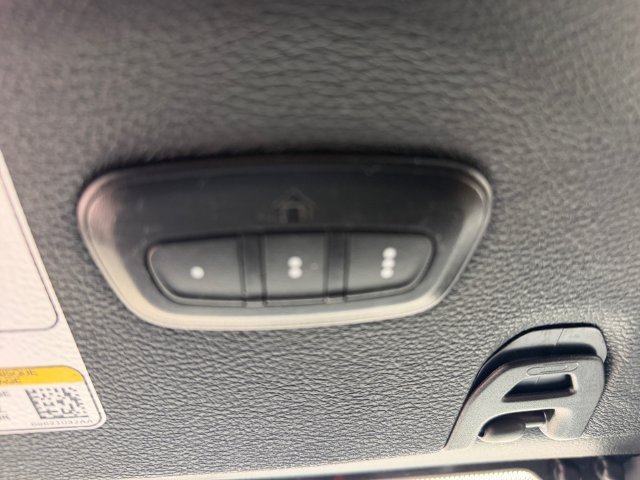 Used 2024 Green Jeep Sport S image 25