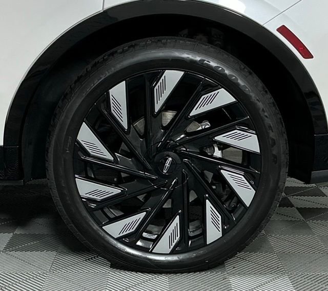 Used 2025 White Lincoln Reserve image 10