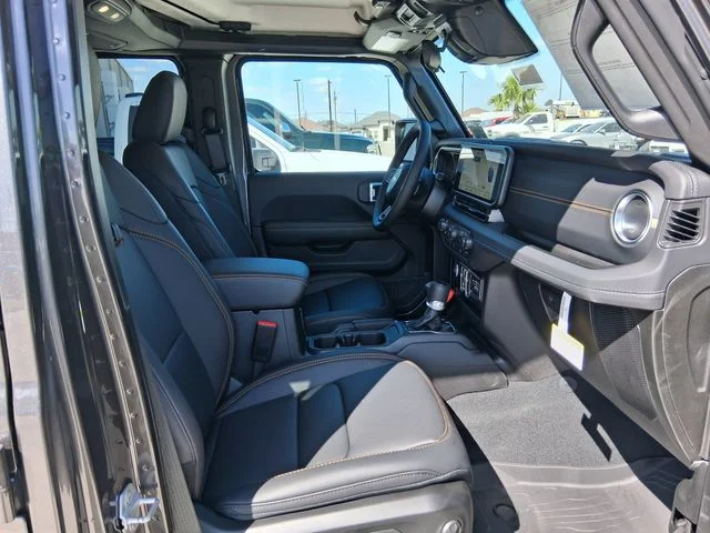 New 2026 Granite Crystal Metallic Clearcoat Jeep Sahara image 26