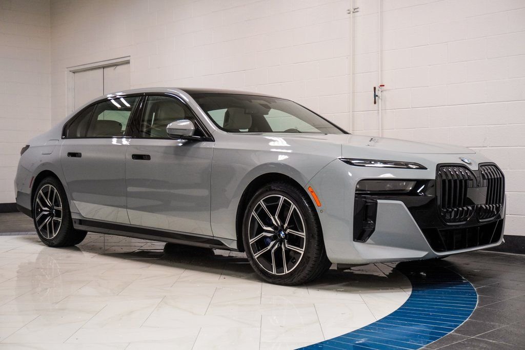 Used 2023 Gray BMW 760i xDrive image 5