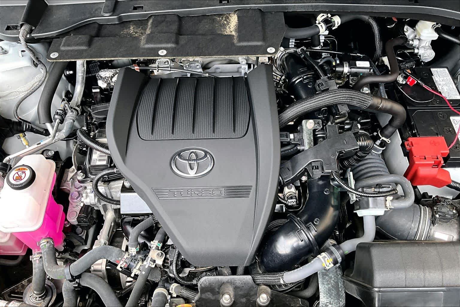 Used 2024 Wind Chill Pearl Toyota XLE image 33