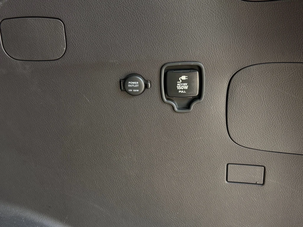 Used 2010 Radiant Silver Hyundai Limited image 30