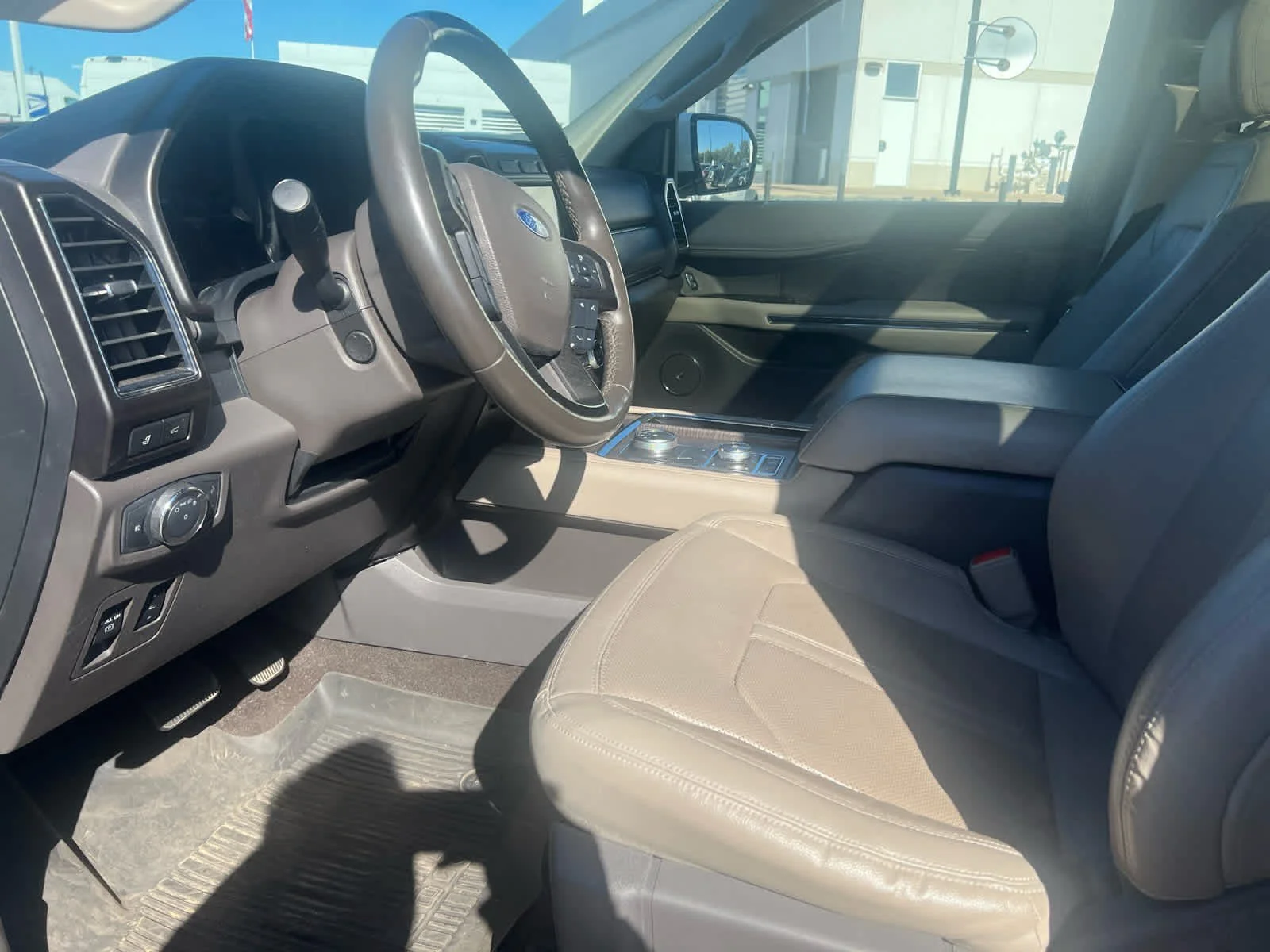Used 2019 White Platinum Tri-Coat Metallic Ford Limited image 11