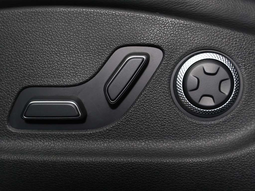 Used 2025 Black Genesis 2.5T image 29