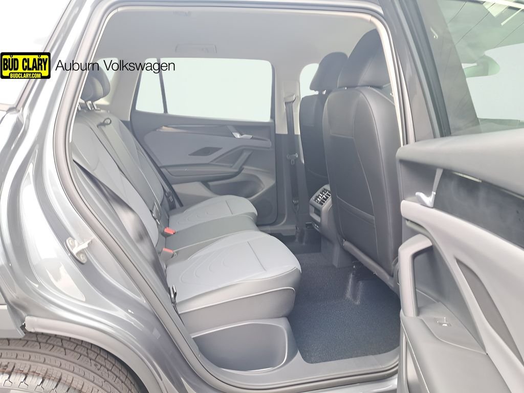 2025 Volkswagen Tiguan SE - Photo 17