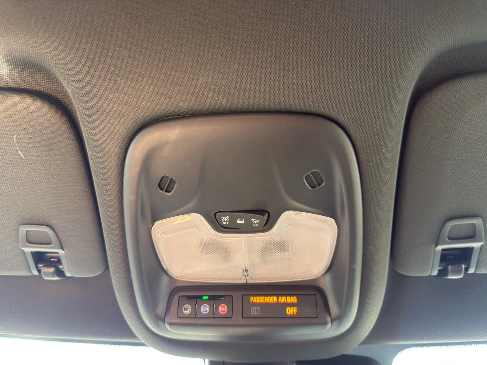 Used 2025 Iridescent Pearl Tricoat Chevrolet ACTIV image 26