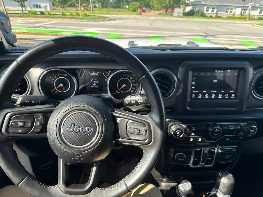 Used 2022 White Jeep Unlimited Willys image 4